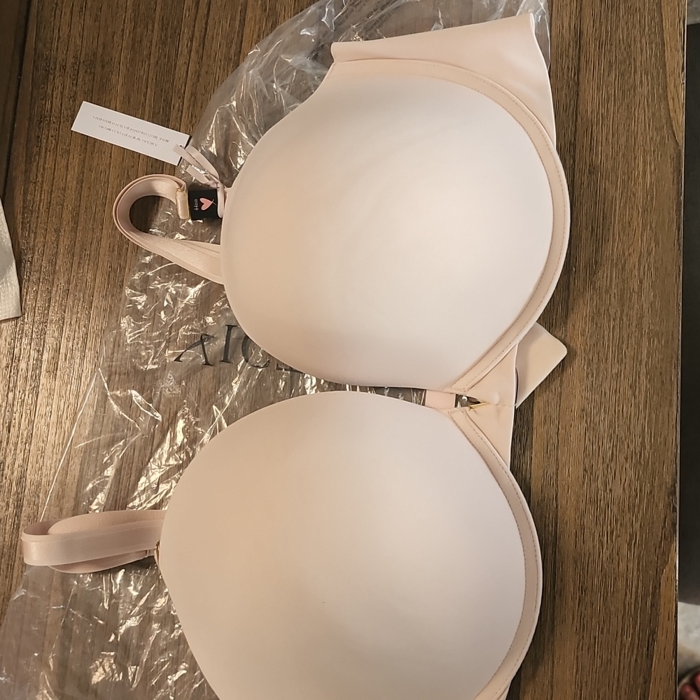 Victoria Secrets Bra 44DD